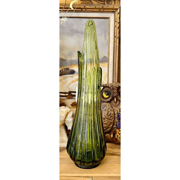 Vintage L.E. Smith 21” Green Simplicity Ribbed Swung Glass Vase Fat Bottom - Picture 2 of 5